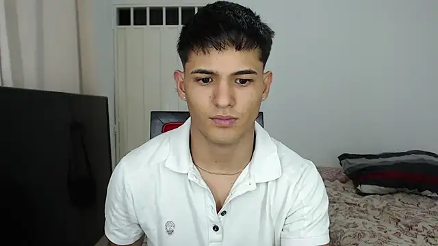 Snapshot of Alex_mojica chatting on 10/18/25, 06:26 Alex mojica online show from 10/18/25, 06:26