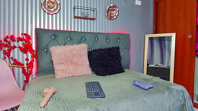 Snapshot of geminis_milf chatting on 10/15/25, 06:49 geminis milf online show from 10/15/25, 06:49