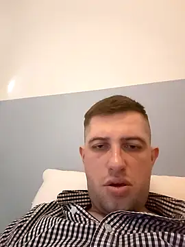 32nsingle online show from 02/21/26, 02:08