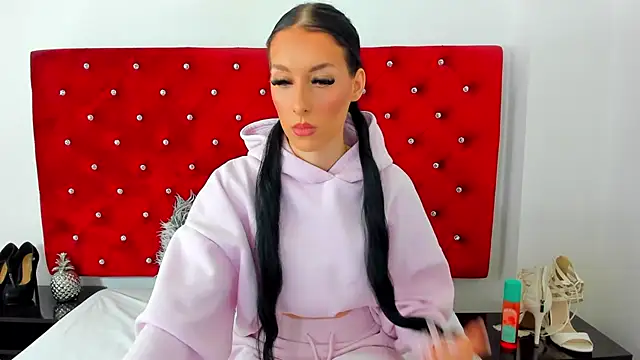 Snapshot of PleasureJasmine chatting on 10/19/25, 08:17 PleasureJasmine online show from 10/19/25, 08:17