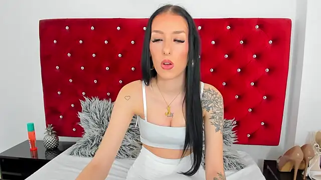 Snapshot of PleasureJasmine chatting on 11/04/25, 09:02 PleasureJasmine online show from 11/04/25, 09:02