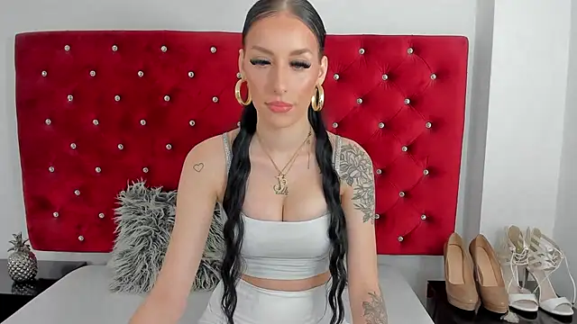 Snapshot of PleasureJasmine chatting on 11/13/25, 09:02 PleasureJasmine online show from 11/13/25, 09:02