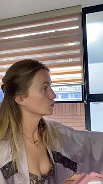 Snapshot of andyzuzka chatting on 10/27/25, 01:34 andyzuzka online show from 10/27/25, 01:34