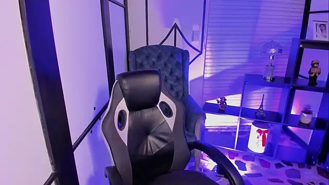 NahomiRichards  online show from 10/16/25, 05:05