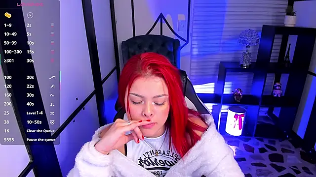 NahomiRichards  online show from 11/28/25, 08:58