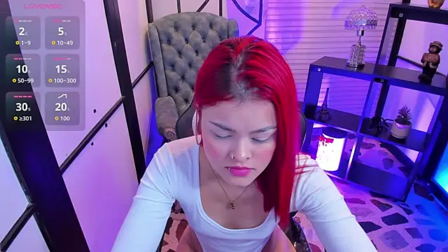 NahomiRichards  online show from 11/18/25, 05:22