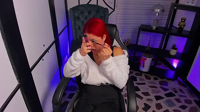 NahomiRichards  online show from 10/21/25, 04:56