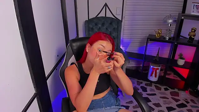 NahomiRichards  online show from 10/23/25, 04:44