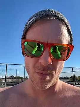 Snapshot of lukas_24 chatting on 10/12/25, 09:16 lukas 24 online show from 10/12/25, 09:16