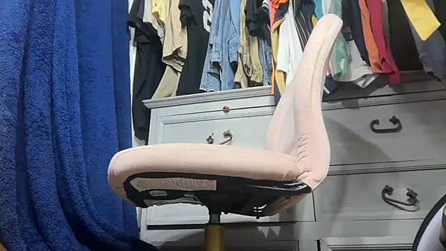 bearcub300 online show from 11/15/25, 08:51