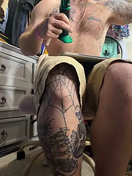 bearcub300 online show from 10/22/25, 05:40