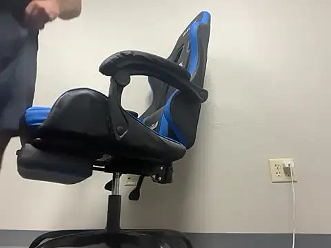 bearcub300 online show from 09/22/25, 07:20