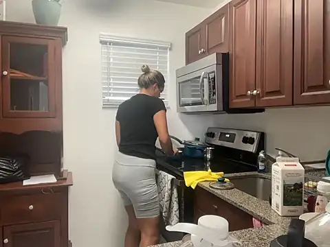 prettyykitty22 online show from 09/23/25, 03:19