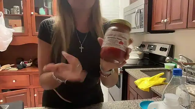 Snapshot of prettyykitty22 chatting on 11/19/25, 12:43 prettyykitty22 online show from 11/19/25, 12:43