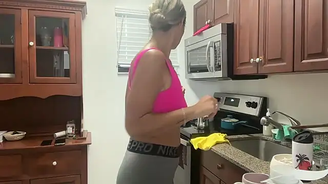 prettyykitty22 online show from 01/14/26, 08:34