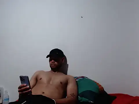 Snapshot of lukas_angelo chatting on 10/03/25, 04:14 lukas angelo online show from 10/03/25, 04:14