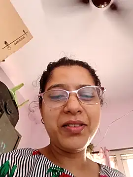 thanusi 2 online show from 10/17/25, 05:44