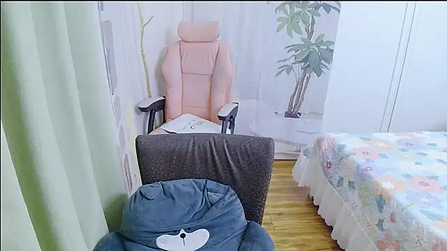 Winnie-01 online show from 05/04/26, 12:52