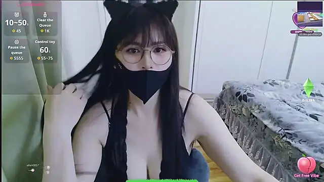 Snapshot of Winnie-01 chatting on 03/31/26, 02:41 Winnie-01 online show from 03/31/26, 02:41