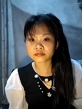 LinhNa999 online show from 02/15/26, 12:15