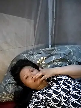 LinhNa999 online show from 04/15/26, 01:04