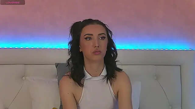 EnyaHazell online show from 11/18/25, 07:28