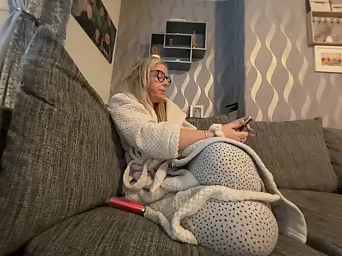 Anastasia-BlondeXX online show from 02/13/26, 09:31