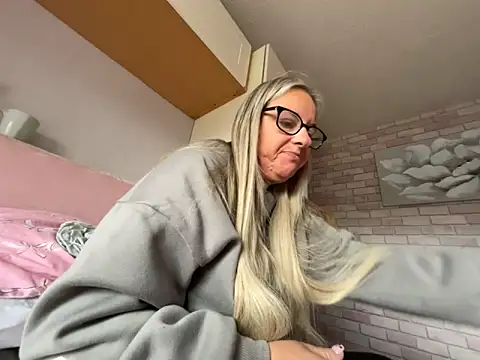Anastasia-BlondeXX online show from 04/09/26, 11:27