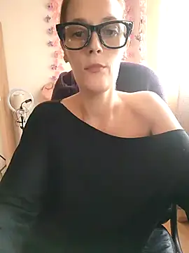 Mila Luciphya online show from 11/09/25, 12:42