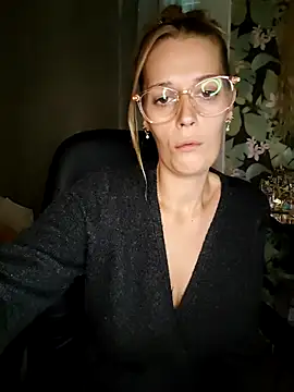 Mila Luciphya online show from 09/29/25, 08:32