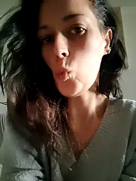 Mila Luciphya online show from 12/18/25, 09:03