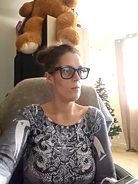 Mila Luciphya online show from 12/05/25, 02:15