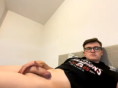 Snapshot of Eternelfrisson chatting on 09/27/25, 04:35 Eternelfrisson online show from 09/27/25, 04:35