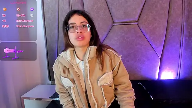 Snapshot of Isabela_Colins chatting on 10/02/25, 12:30 Isabela Colins online show from 10/02/25, 12:30