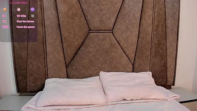 Snapshot of Isabela_Colins chatting on 09/26/25, 12:12 Isabela Colins online show from 09/26/25, 12:12