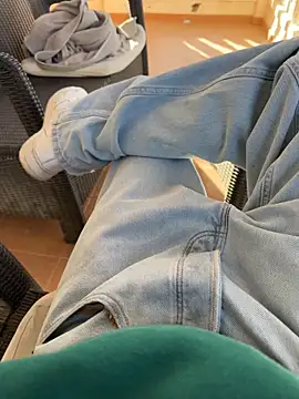 Manu97k online show from 11/12/25, 09:02