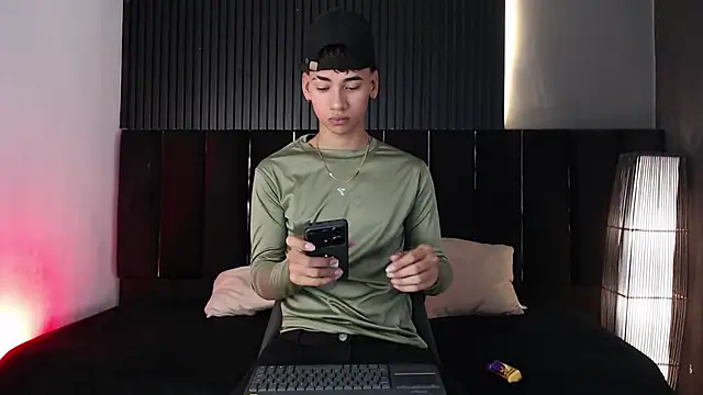 Dominic ghost online show from 11/08/25, 08:34