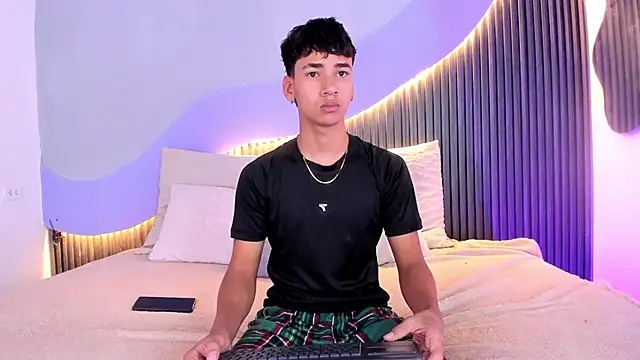 Dominic ghost online show from 11/06/25, 05:55