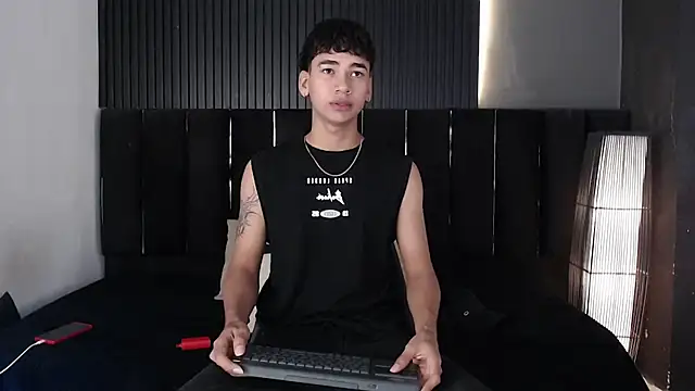 Dominic ghost online show from 04/08/26, 01:18