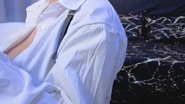 elowen halley1 online show from 11/09/25, 07:40