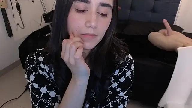 elowen halley1 online show from 09/19/25, 07:07