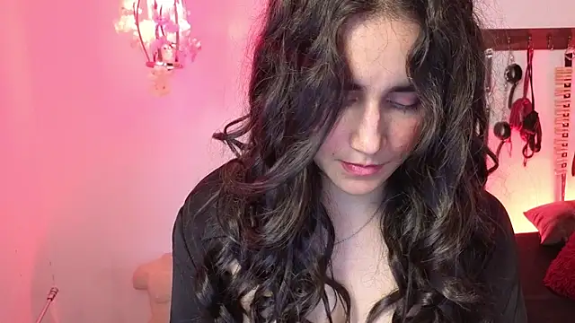 Snapshot of elowen_halley1 chatting on 05/21/26, 07:22 elowen halley1 online show from 05/21/26, 07:22