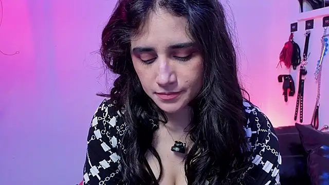 elowen halley1 online show from 02/17/26, 08:28