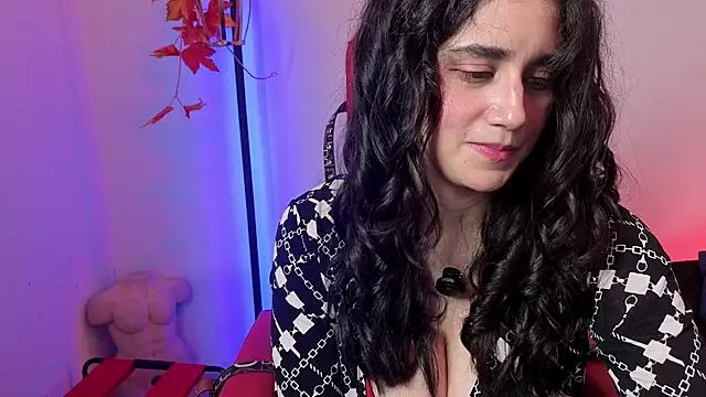 elowen halley1 online show from 04/01/26, 08:17