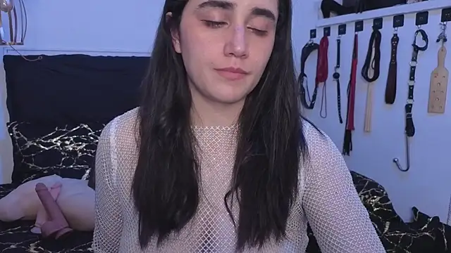 elowen halley1 online show from 11/08/25, 09:51