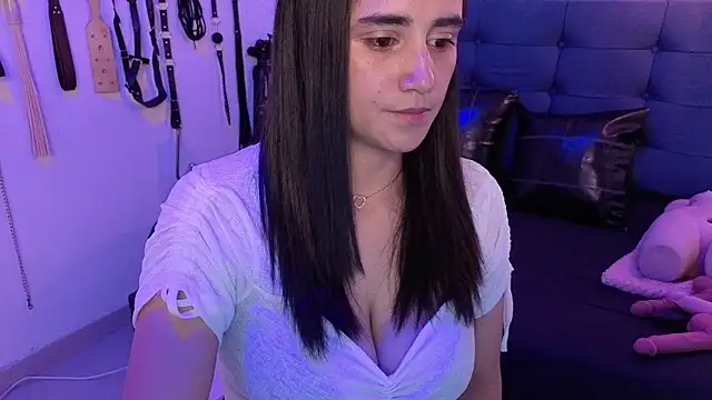 elowen halley1 online show from 10/05/25, 07:26