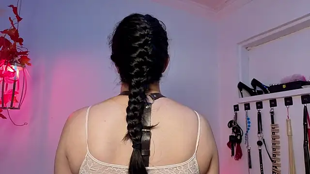 elowen halley1 online show from 02/24/26, 07:26