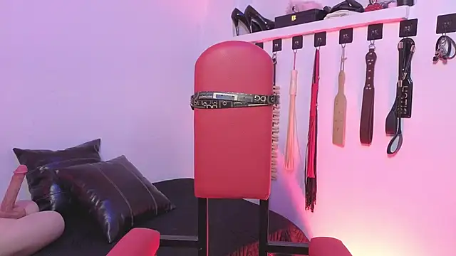 elowen halley1 online show from 02/06/26, 08:05