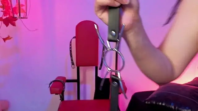 elowen halley1 online show from 03/04/26, 08:05