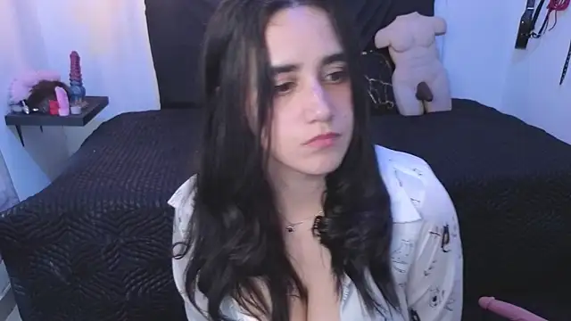 elowen halley1 online show from 11/17/25, 07:51